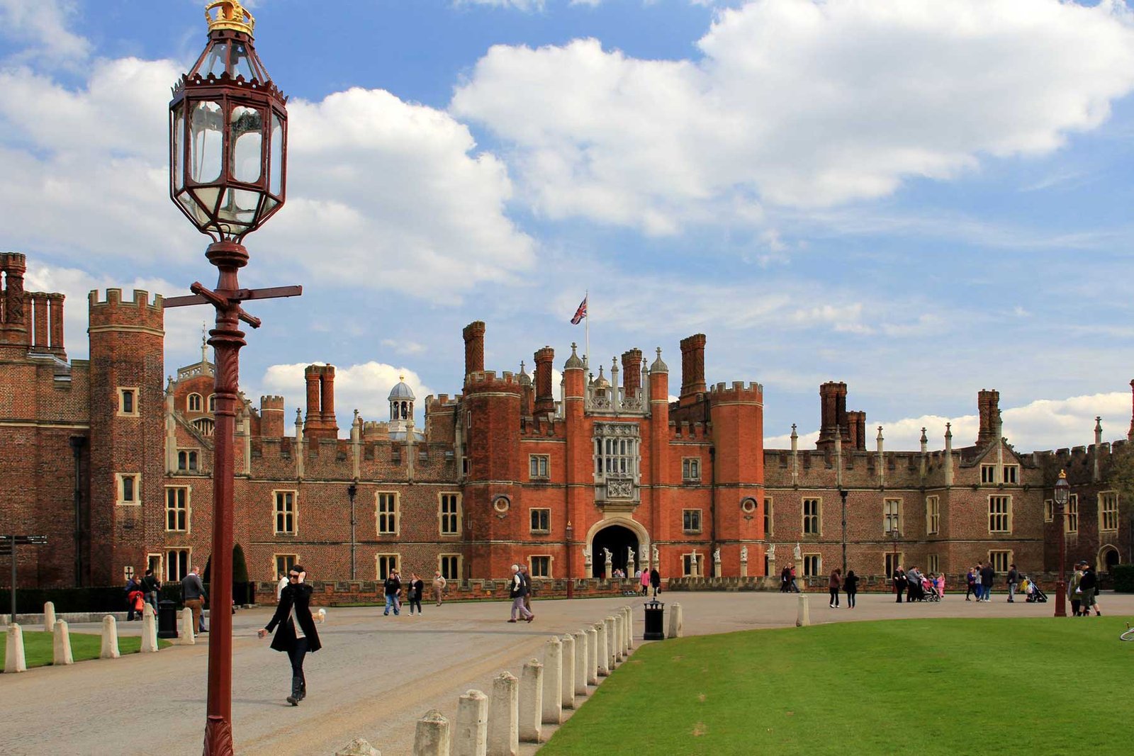 Hampton Court Palace from London Country Tours