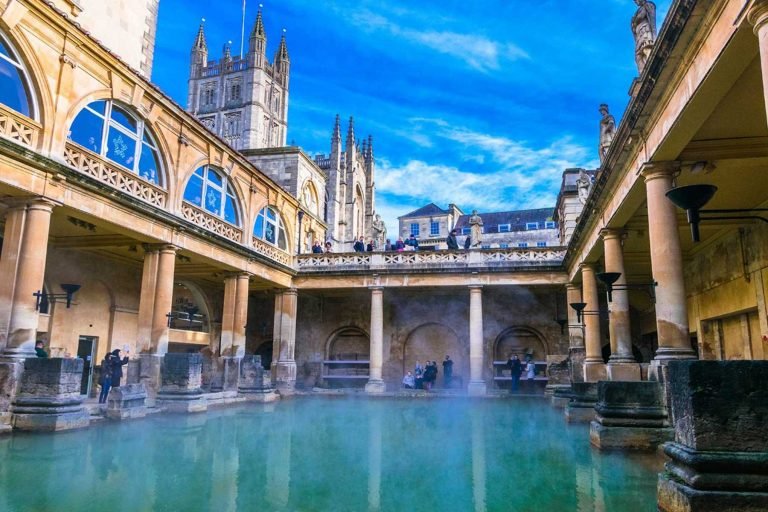 Affordable Bath Guided Tour with London Country Tours